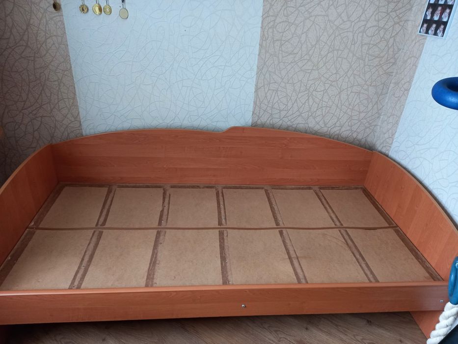 Ліжко односпальне.