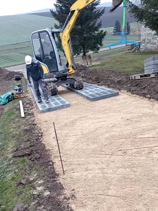 Usługi minikoparką - Wywrotką 3,5t. Utwardzanie terenu.