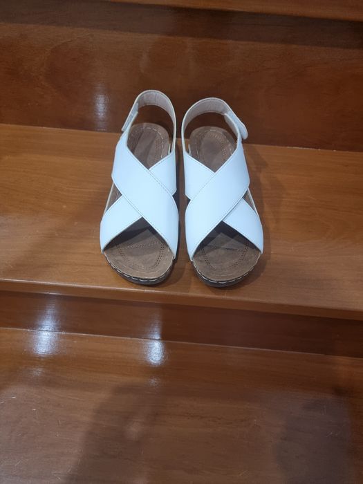 Sandálias brancas