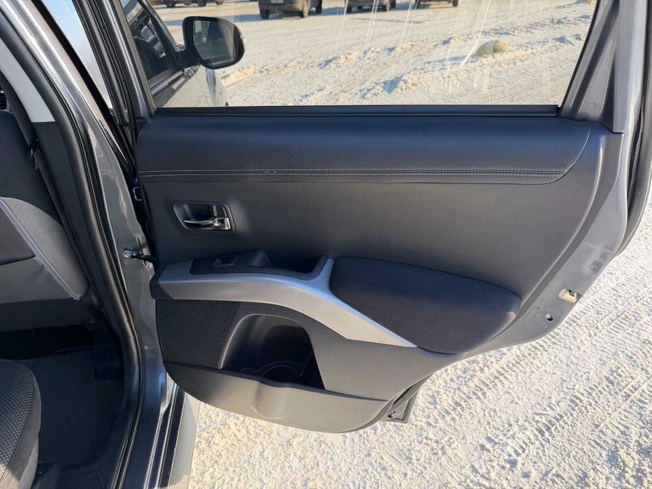 Mitsubishi Outlander XL 2012 2.4 бензин