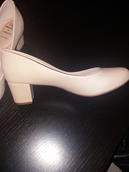 Sapatos Bege Novos