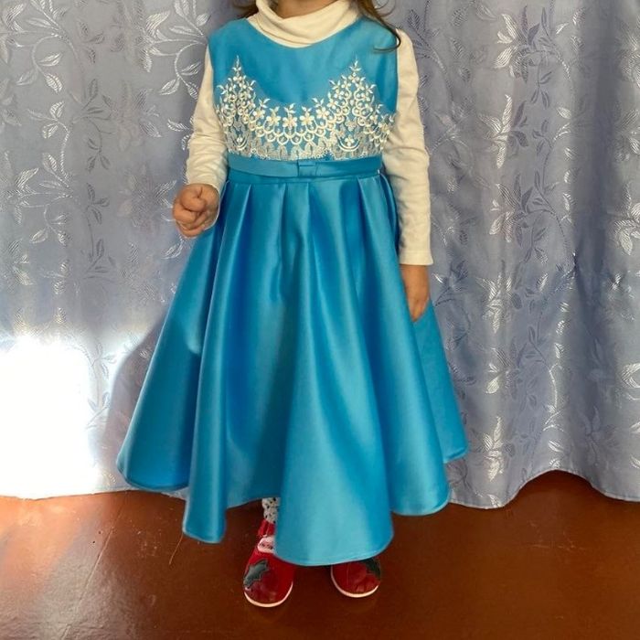 Блакитна дитяча сукня