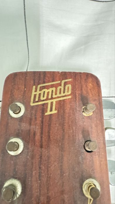 Guitarra hondoll