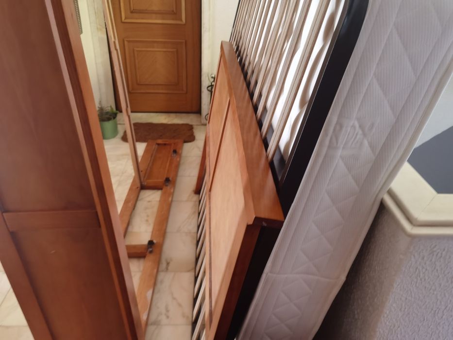 Cama de casal madeira maciça com gavetas e colchão