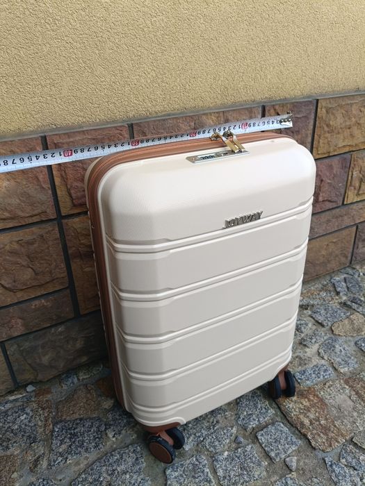 Nowa walizka kabinowa