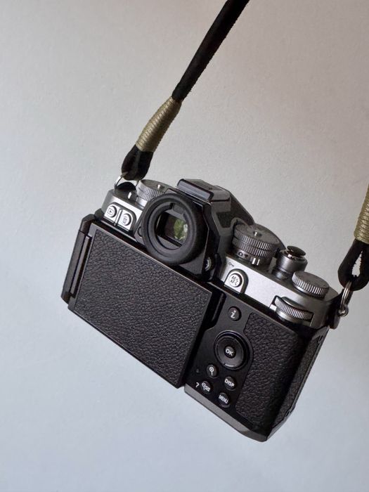 NIKON ZF Silver + 40mm f/2 (SE) ( Novo Modelo )