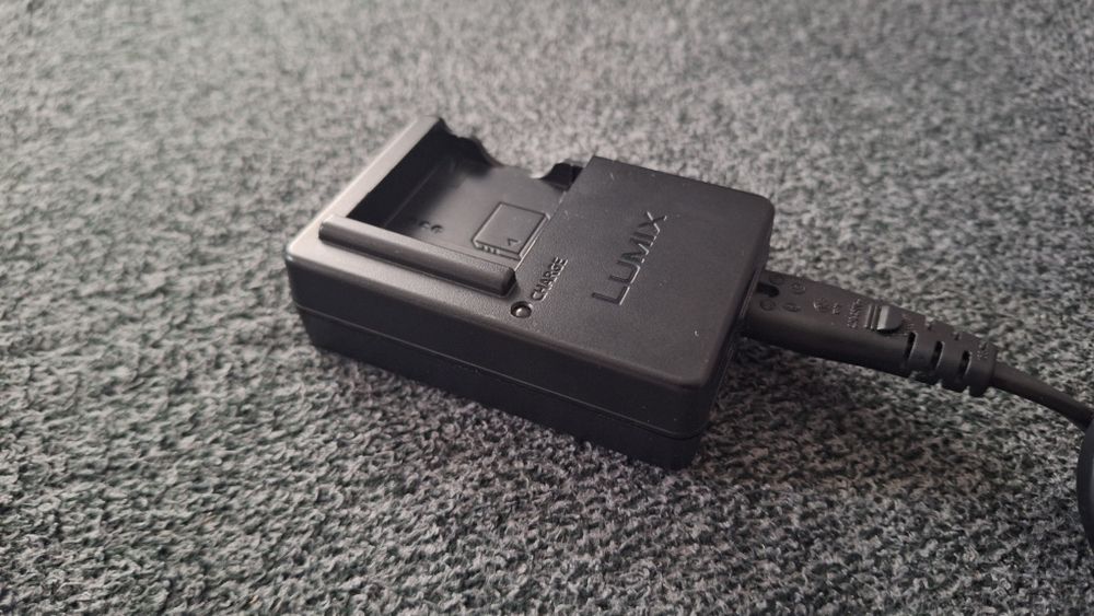 Ładowarka Panasonic Lumix VSK0806 , Oryginał , 100% sprawna.  Battery Charger DC 4.2V 0.65A