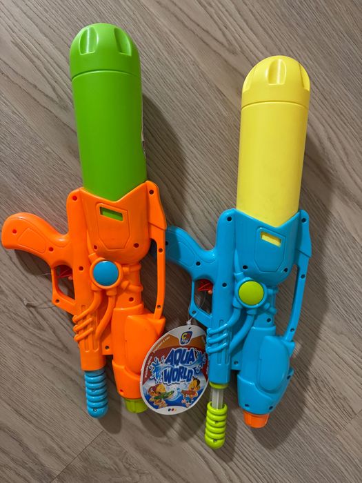 Pistolas água criança