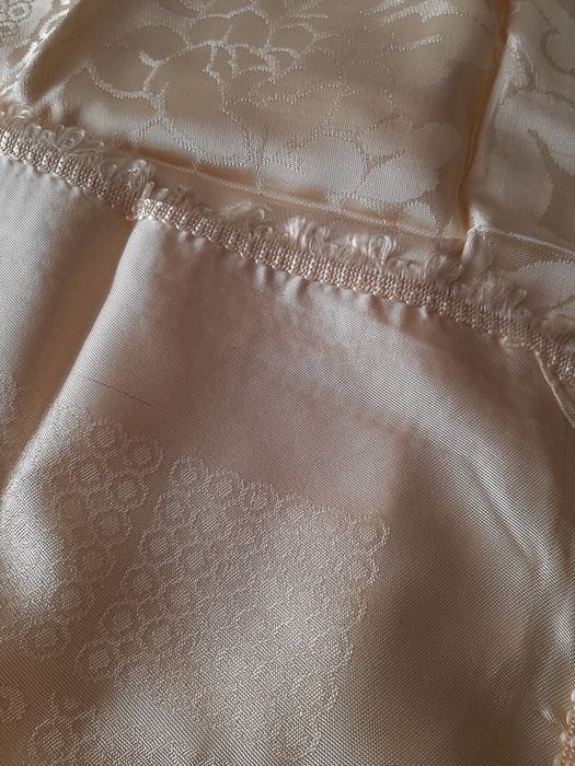 Colcha de cetim antiga