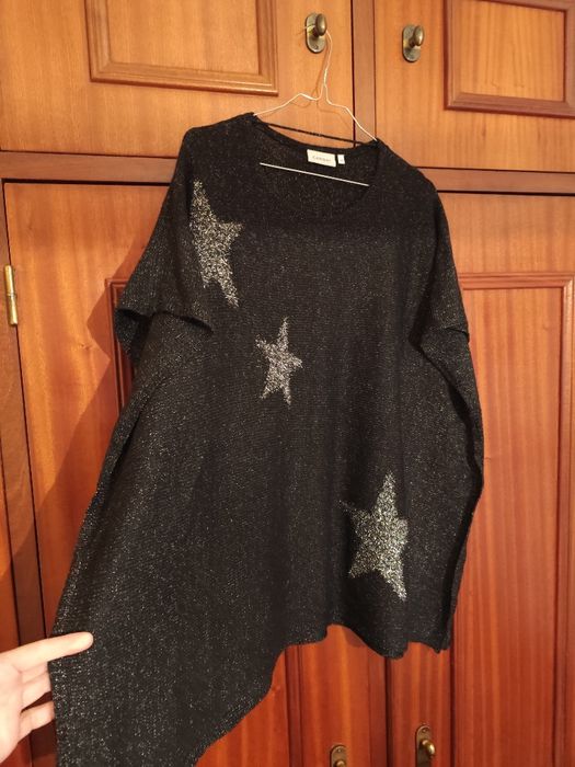 Camisola preta estilo poncho