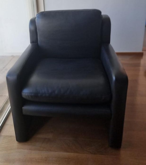 Sofá individual couro linha retas