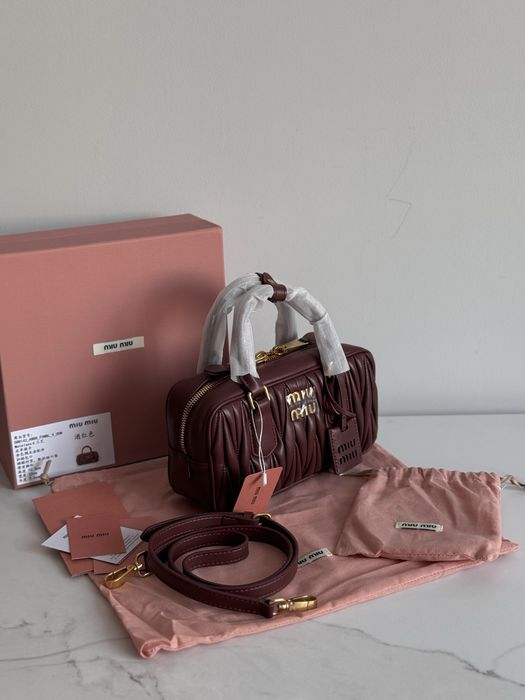 Шкіряна сумка у стилі miu miu Arcadie