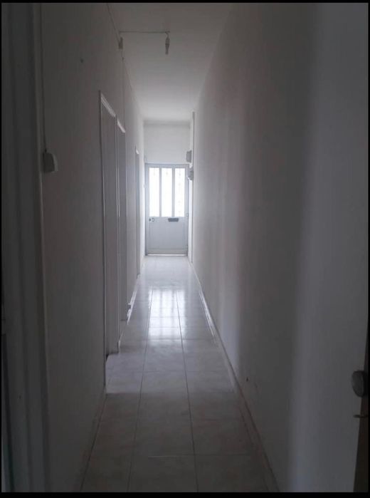Apartamento T2 na Marinha Grande com bons acessos,
