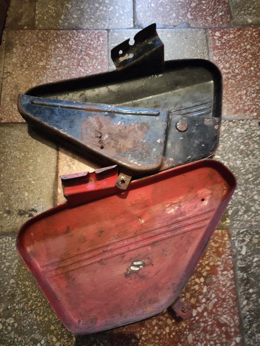 Продам шильдики,бардачки  на мотоцикл Ява