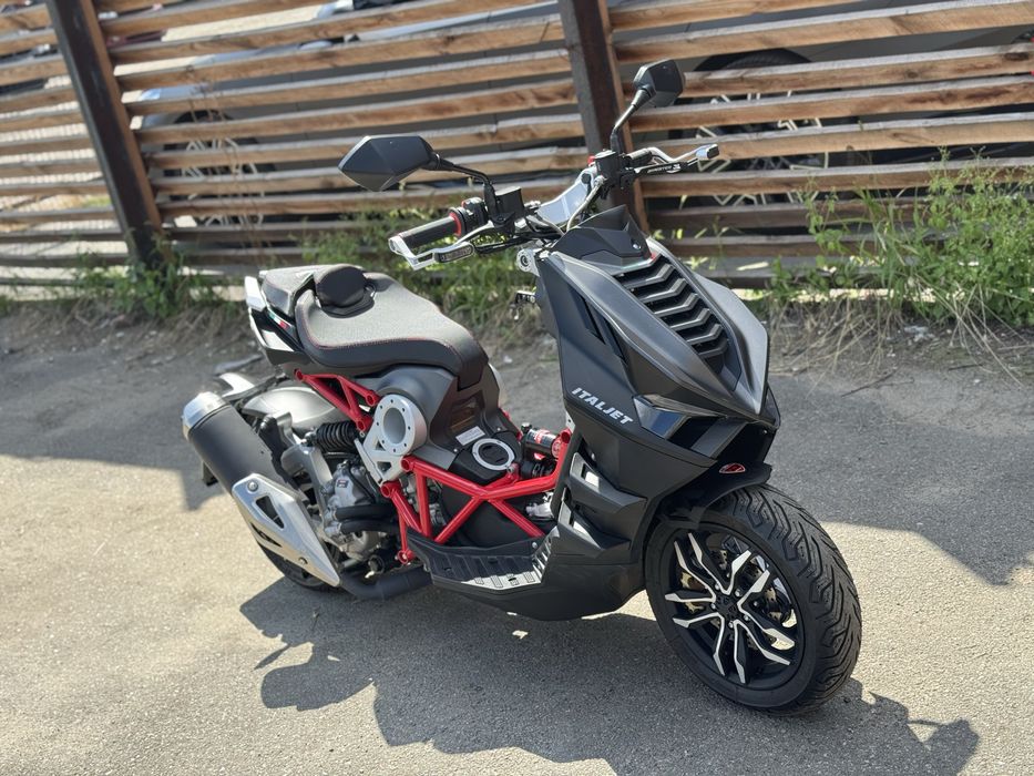 ITALJET Dragster 300 Агресивний Скутер