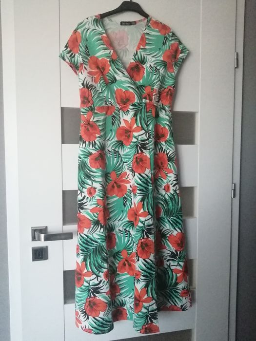 Sukienka komunia midi boohoo w maki 38