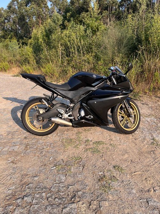 Yamaha YZF - R125 2012