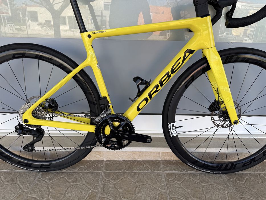 Bicicleta de estrada mudanças electricas- rodas em carbono
