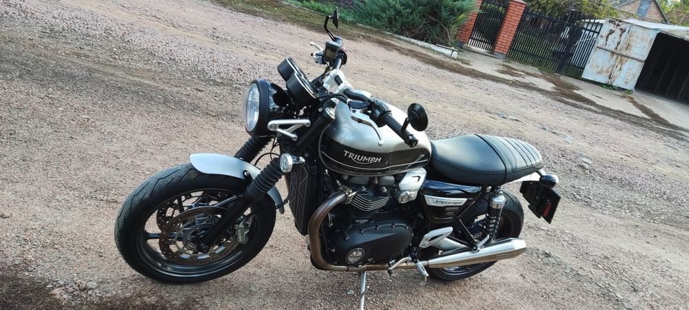 Triumph speed twin 1200