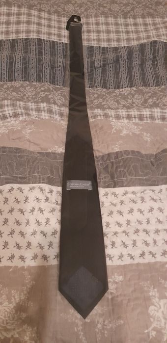 Elegancki czarny krawat