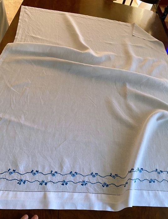 Toalha linho bordada