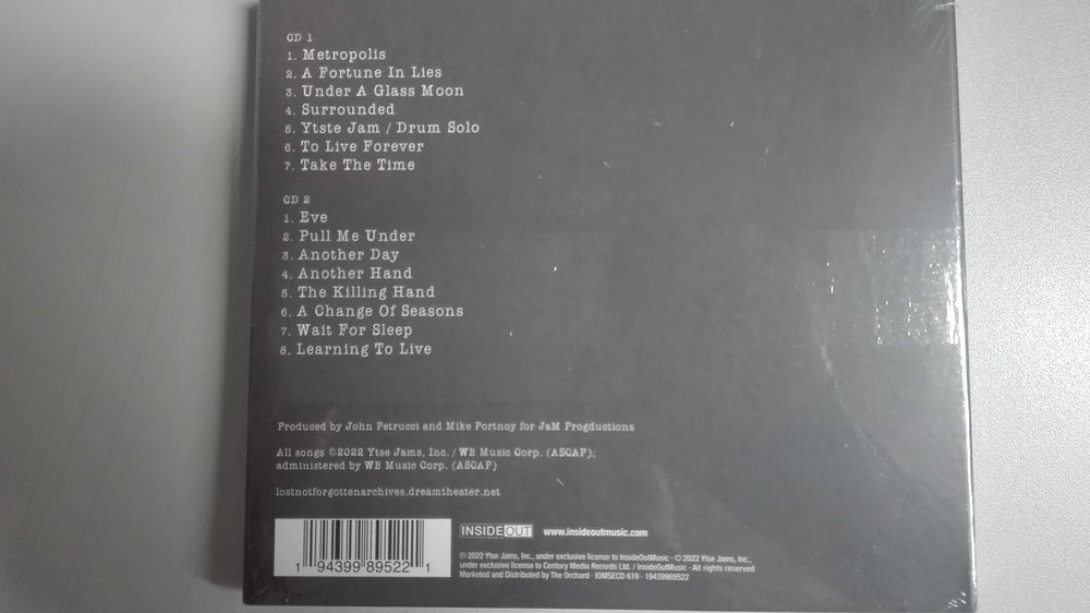 CDs selados dos Dream Theater e KISS