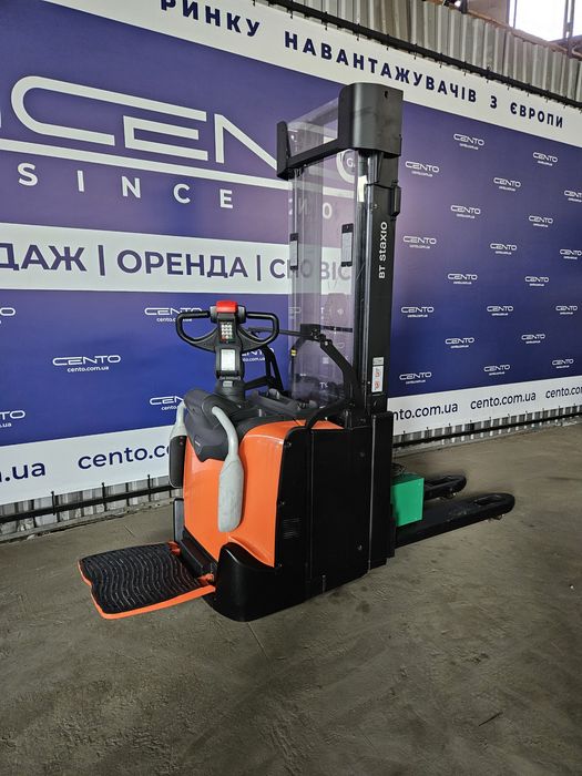 Навантажувачі вилкові в Києві. Вилочные погрузчики Тойота.