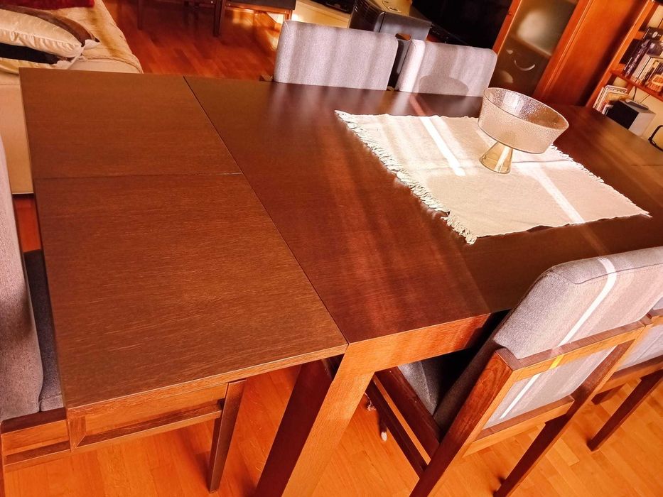 Mesa de Sala e Seis Cadeiras