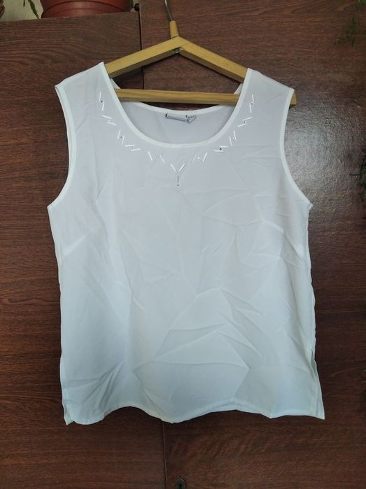 Блузка. Футболка. Жіночий одяг