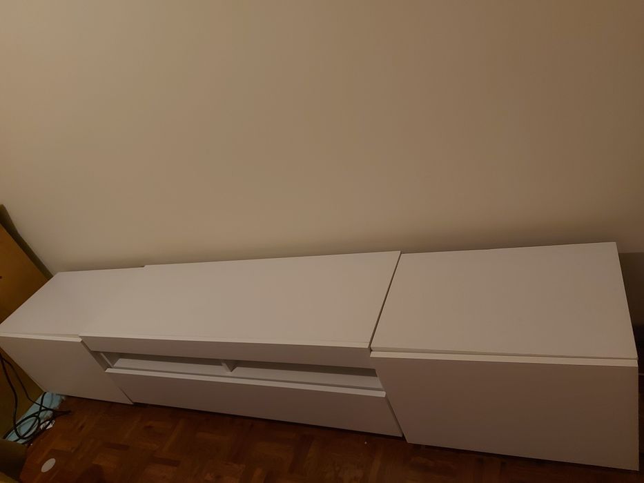 Móvel TV Minimalista Branco com Arrumaçao