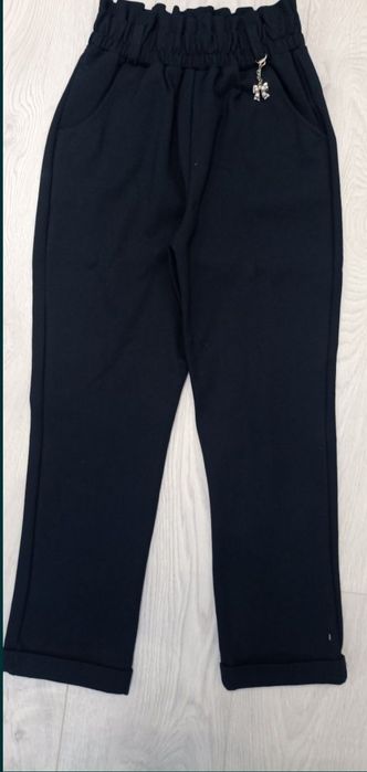 Костюм шкільний для дівчинки.