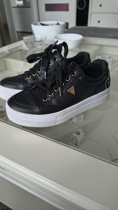 Sneakersy damskie czarne Guess 36