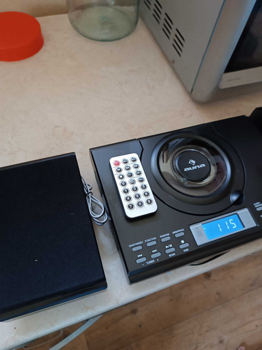 Wieża stereo marki Auna czarna
