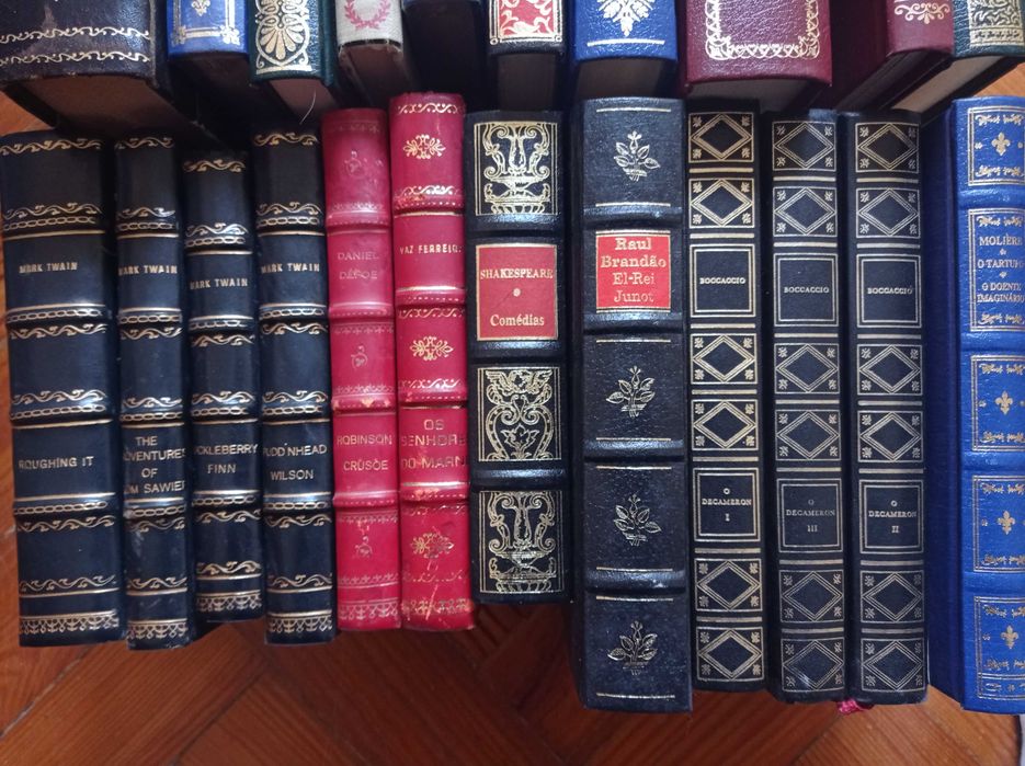 Livros Diversos: Mark Twain, Building Stories, outros
