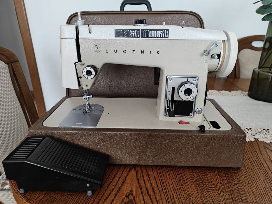 Maszyna Łucznik 438 - walizka, komplet, stan bardzo dobry