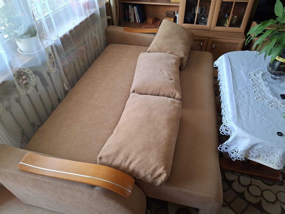 Sofa rozkladana zadbana