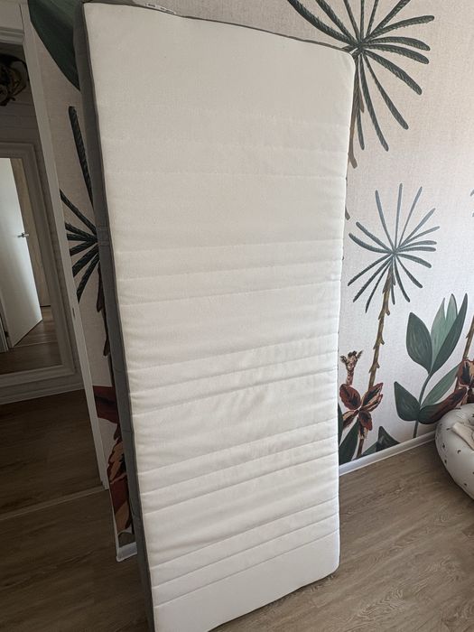 Colchao ikea.
