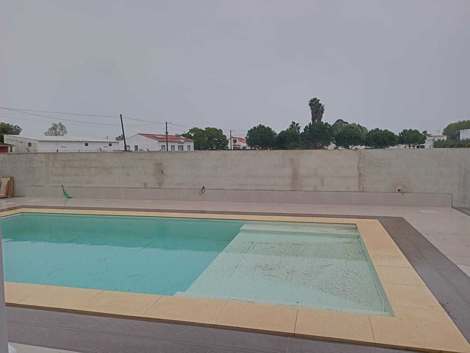 Moradia em construcao no centro de Marinhais - oferta de escritura