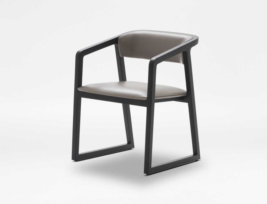 Conjunto Camerich em Mármore + 6 Cadeiras em Pele – Excelente Oportunidade (Novo €7.400)