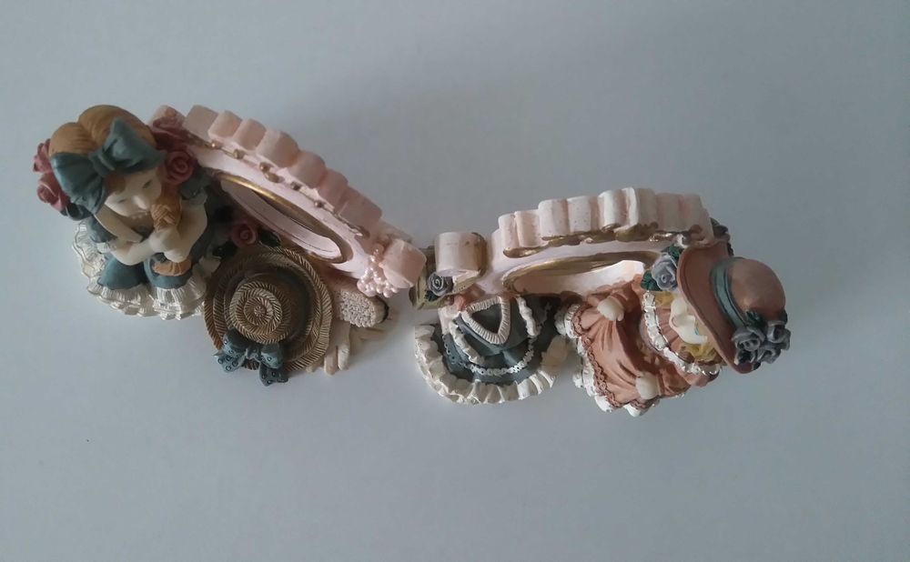 2 Bonecas de porcelana com espelho