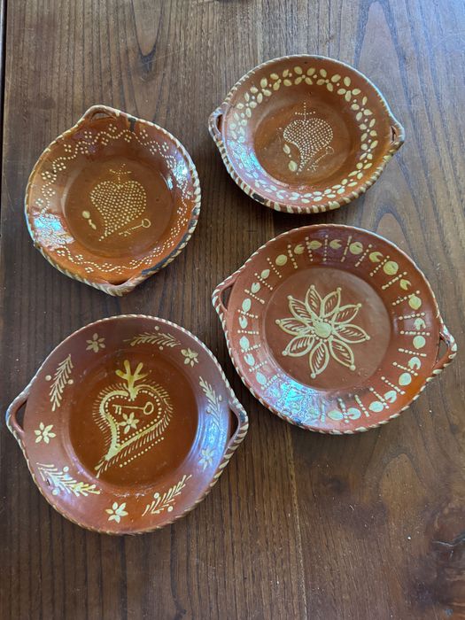 Conjunto de 4  Pratinhos de Barro Pintados à Mão