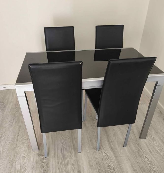Mesa de jantar semi nova
