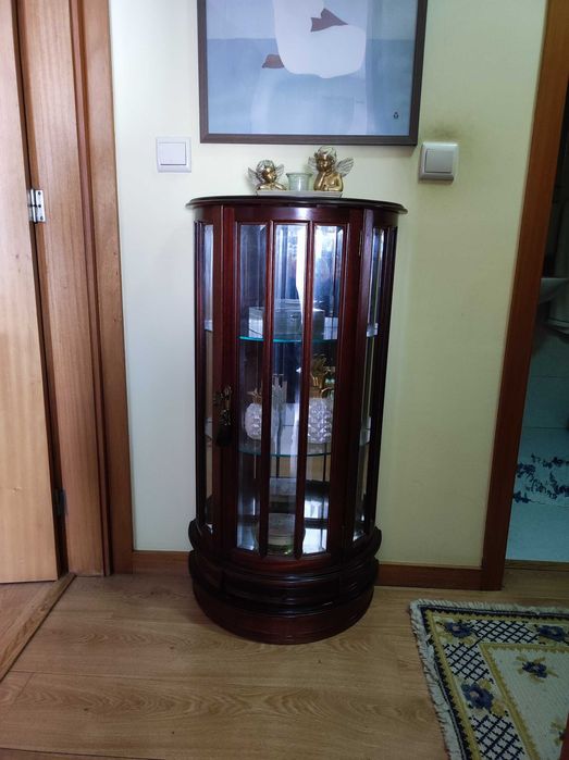 Vitrine mogno impecável