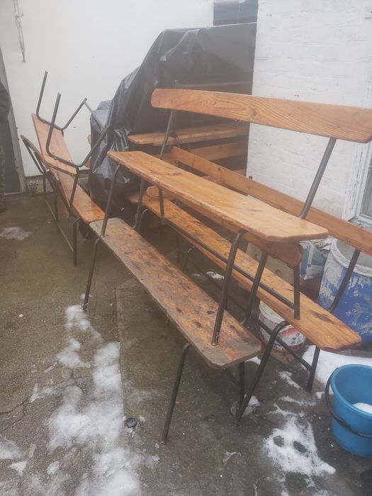 Лавки дерев'яні.