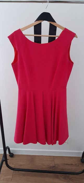 Różowa sukienka  42