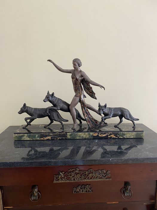 Escultura "Diana caçadora com os cães"