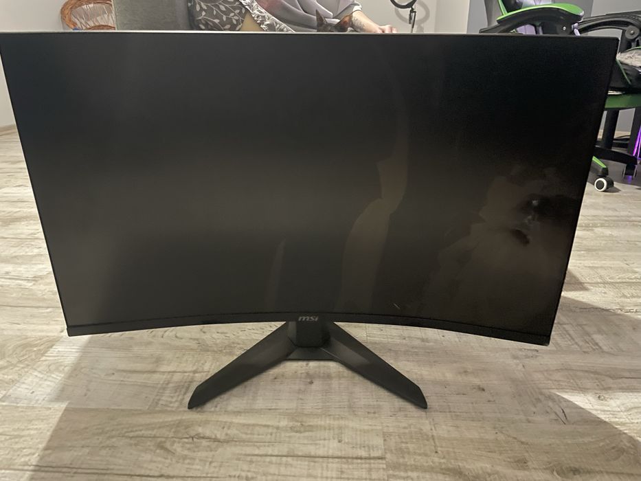 Монитор с разбитой матрицей MSI Mag 32C6X