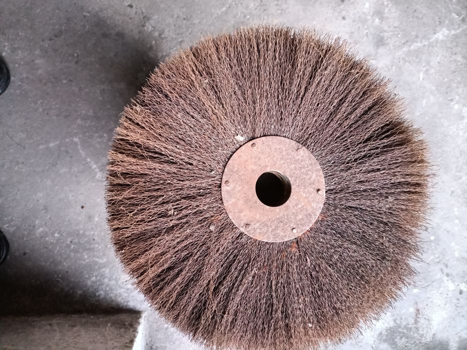 Szczotka druciana do szlifierki stołowej