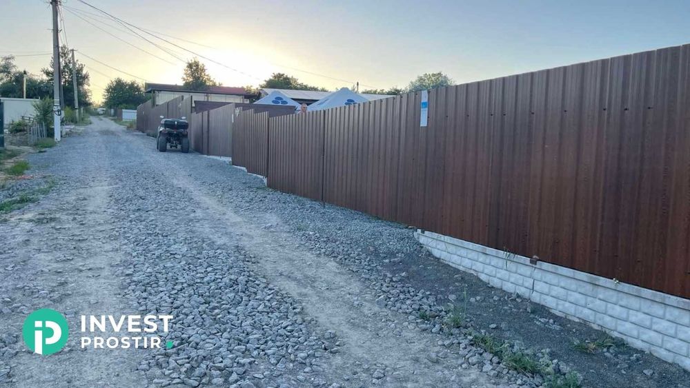 Продається земельна ділянка 4 сотки в с.Куражин,Хмельницька обл.