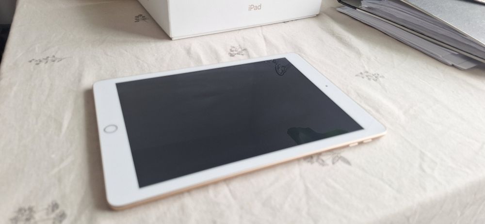 Apple iPad 9.7” 32 GB Wi-Fi (2018) GOLD – 1 właściciel, pudełko